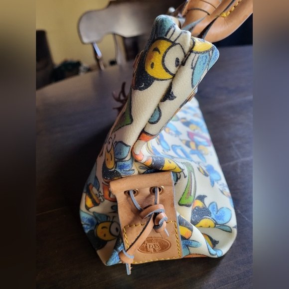 (1359) ABSOLUTELY STUNNING~  Dooney & Bourke Vintage Bee Print Tote - Picture 3 of 10